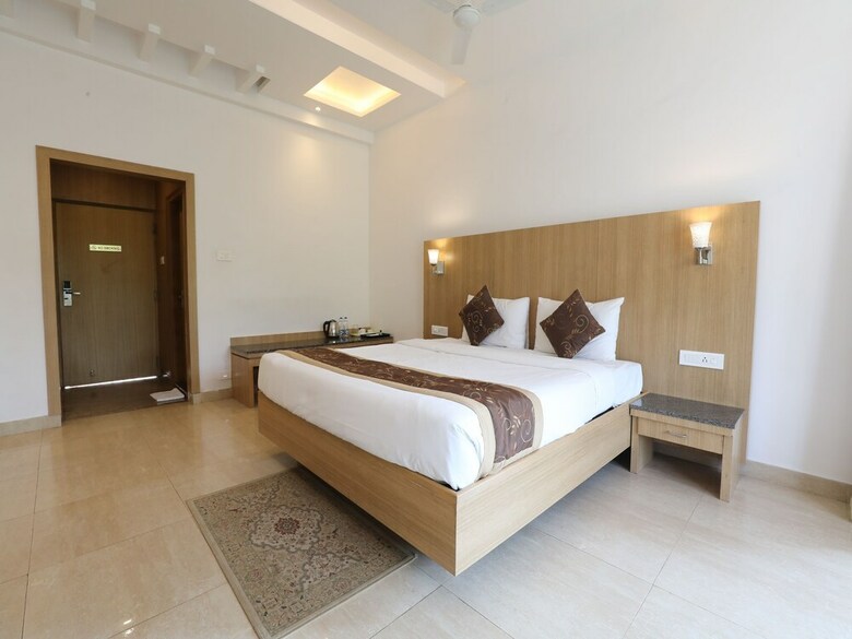 Oyo 28682 Hotel Devika
