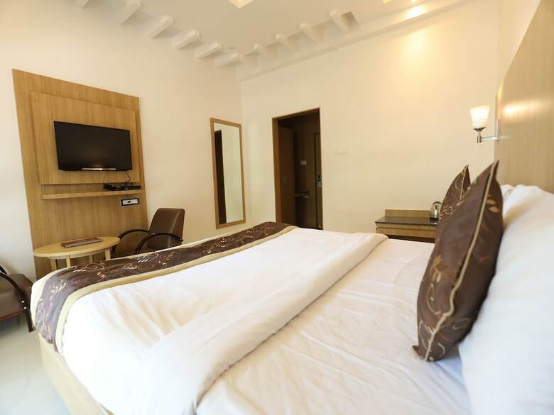 Oyo 28682 Hotel Devika