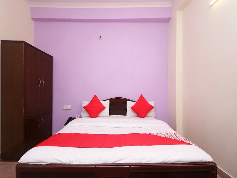 Hotel Oyo 29196 Lords Plaza