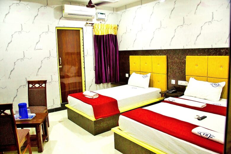 Hotel Vel Residency