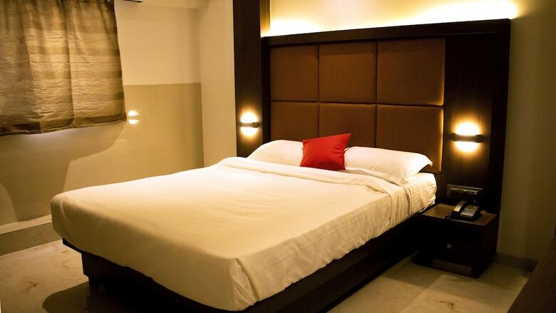 Hotel Monarch Express