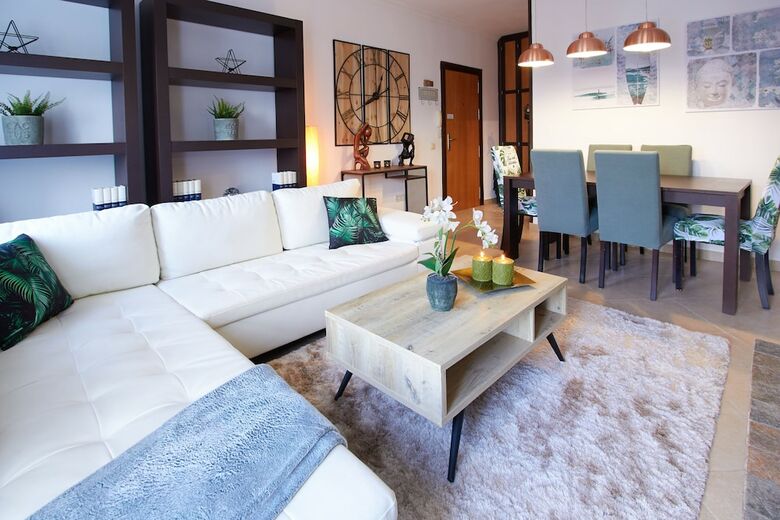 Banus Square 2 Bedrooms Apartment