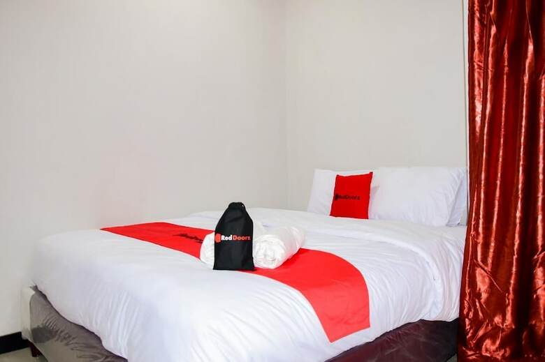 Hotel Reddoorz Plus Near Mall Kelapa Gading