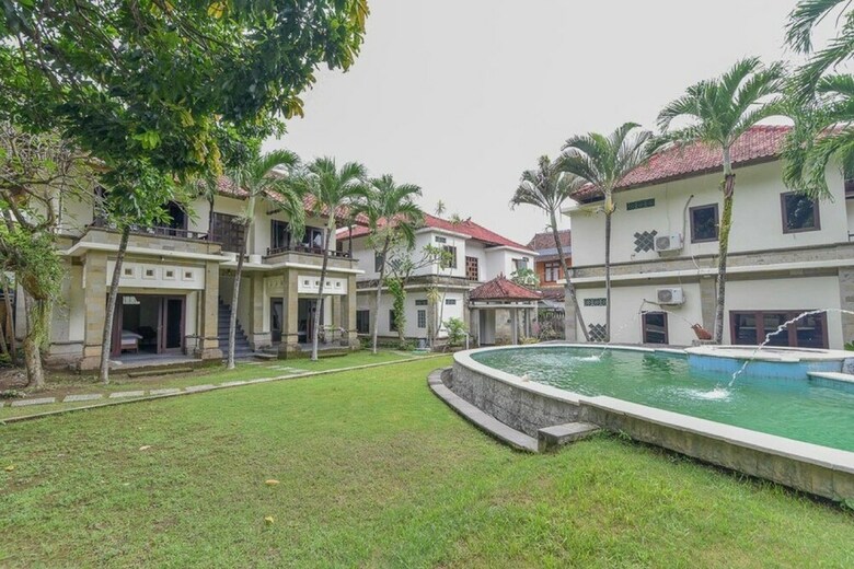 Hotel Reddoorz Plus Near Seminyak Square