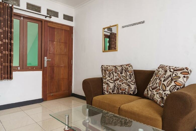 Hotel Reddoorz @ Cibogo Puncak Bogor 2