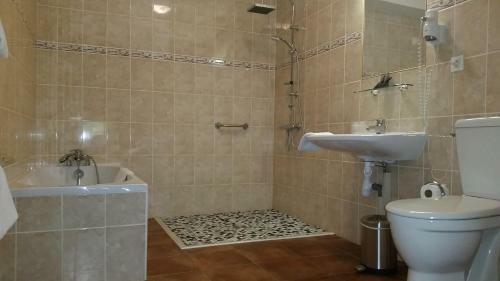 Monhotel