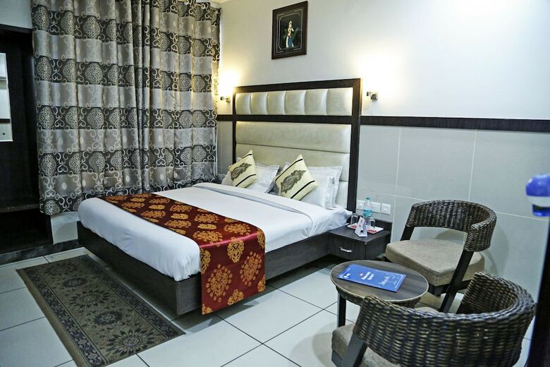 Hotel Oyo 4399 Near Railway Station