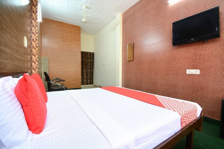 Hotel Oyo 28393 Diamond Plaza