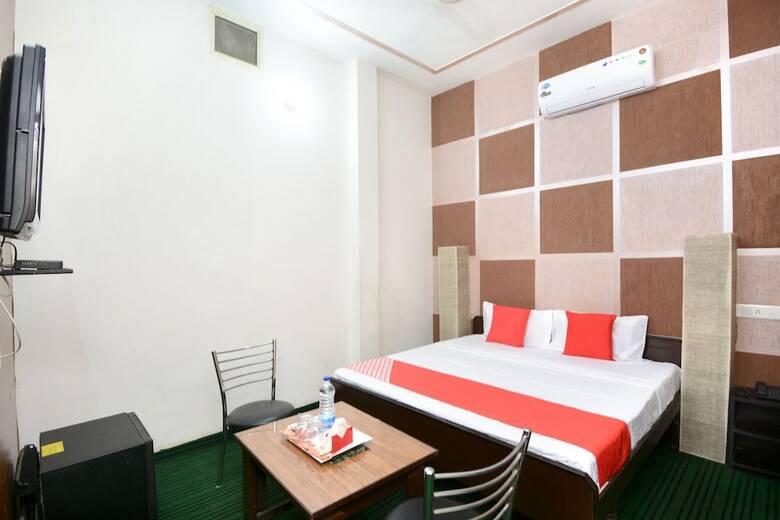 Hotel Oyo 28393 Diamond Plaza