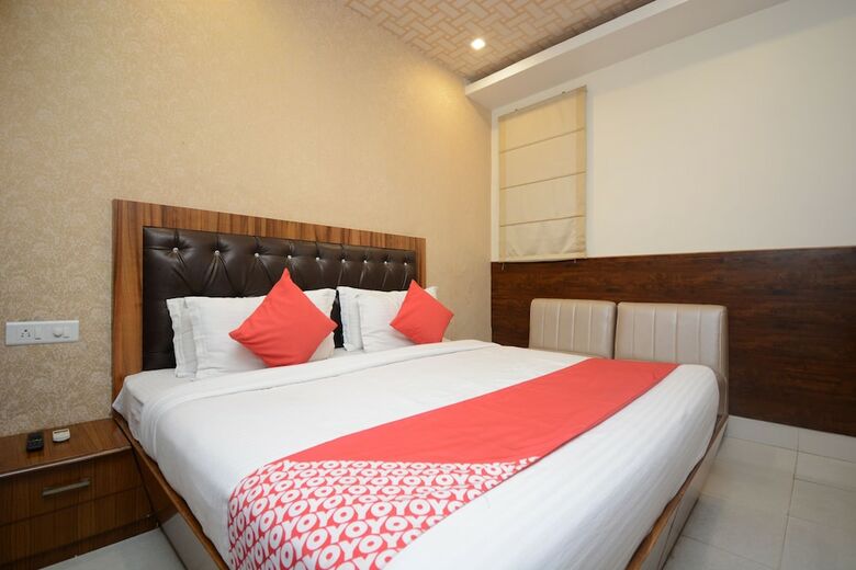 Oyo 31114 Hotel Pal Regency