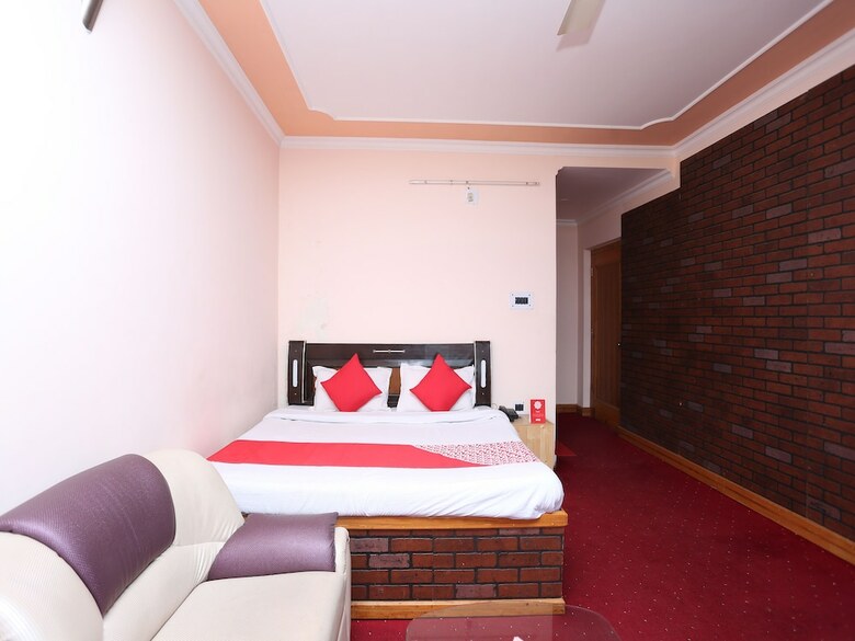 Hotel Oyo 36966 Pal Guest Housr