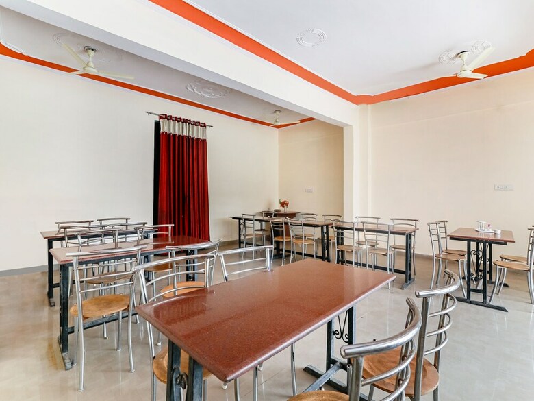 Oyo 7483 Hotel Modgil