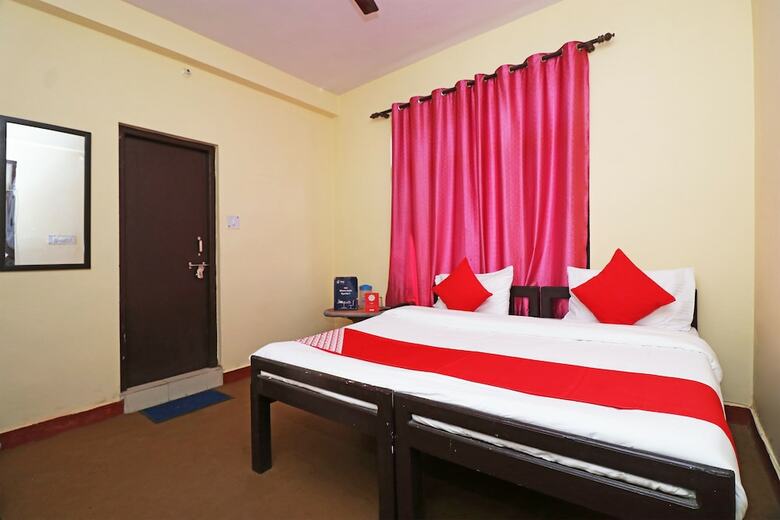 Hotel Oyo 23275 Shiv Ganga View