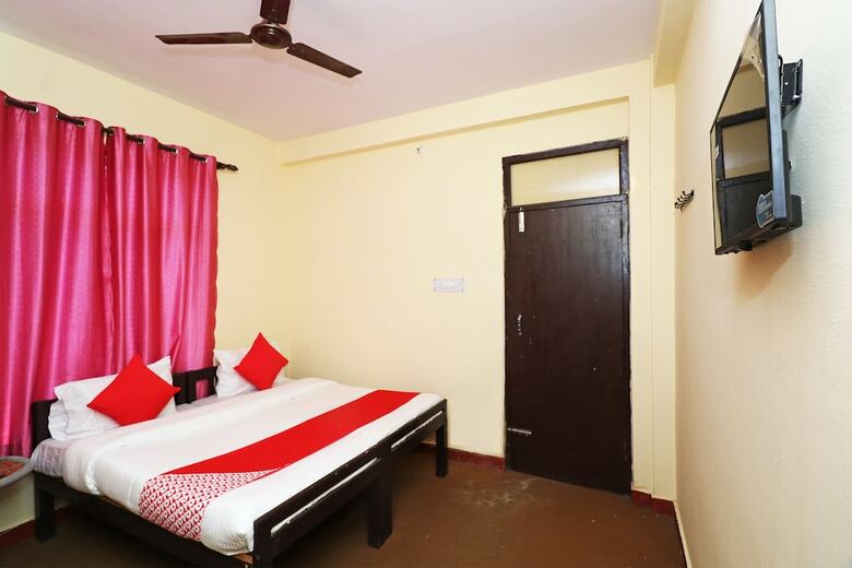 Hotel Oyo 23275 Shiv Ganga View