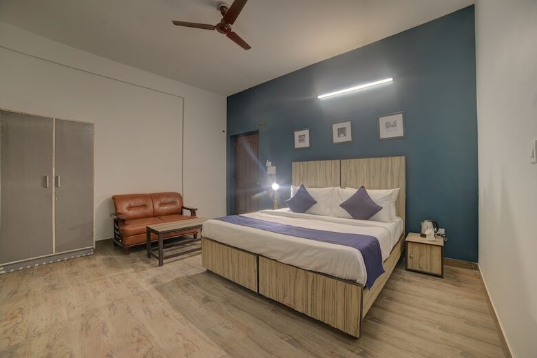 Hotel Silverkey Executive Stays 30271 Shoprix Mall Sector 61