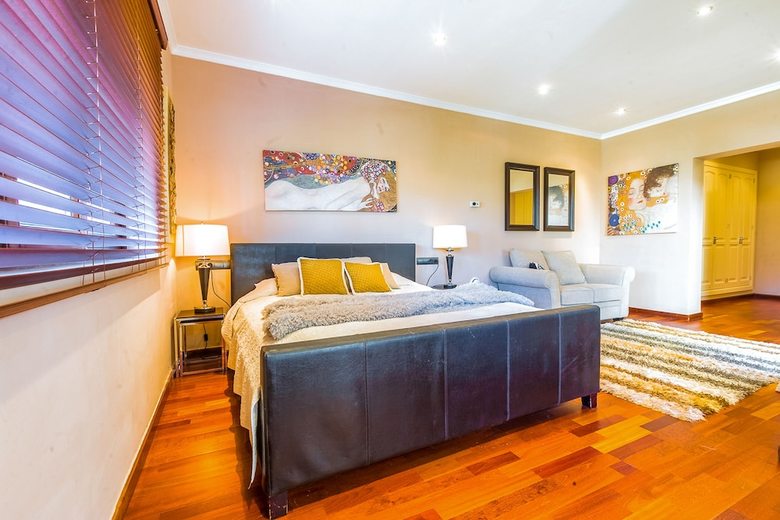 Oleholidays Villa Holy Nueva Andaluc�a