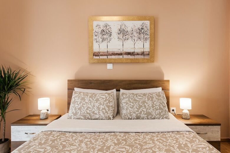 Nicholas Point Apartments And Rooms