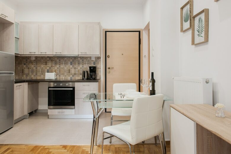 Nicholas Point Apartments And Rooms