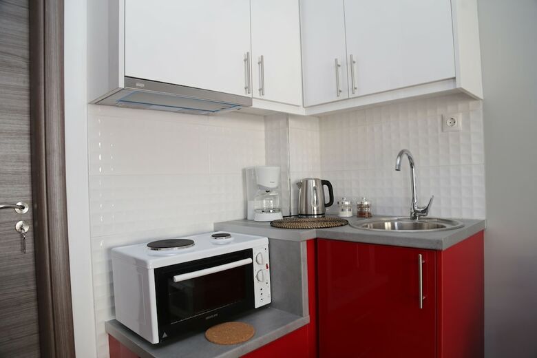 Nicholas Point Apartments And Rooms