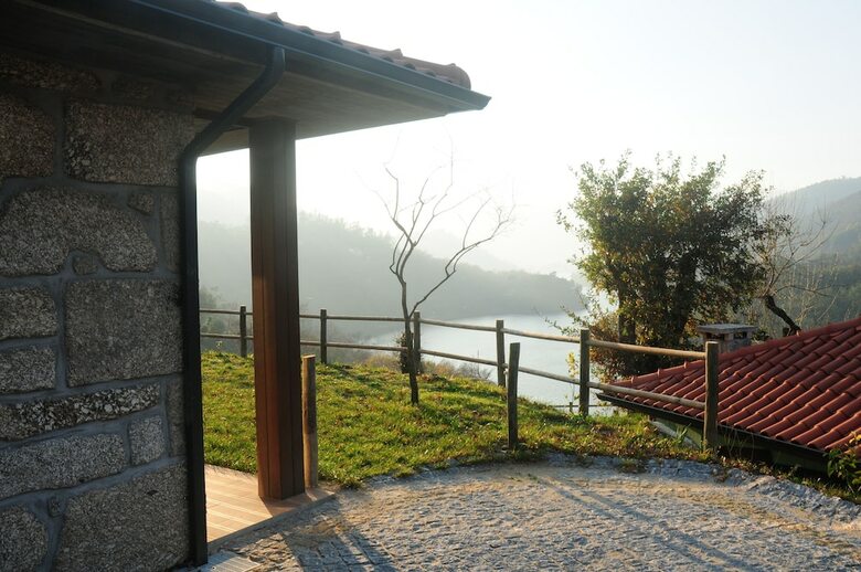 Hotel Dobau Village