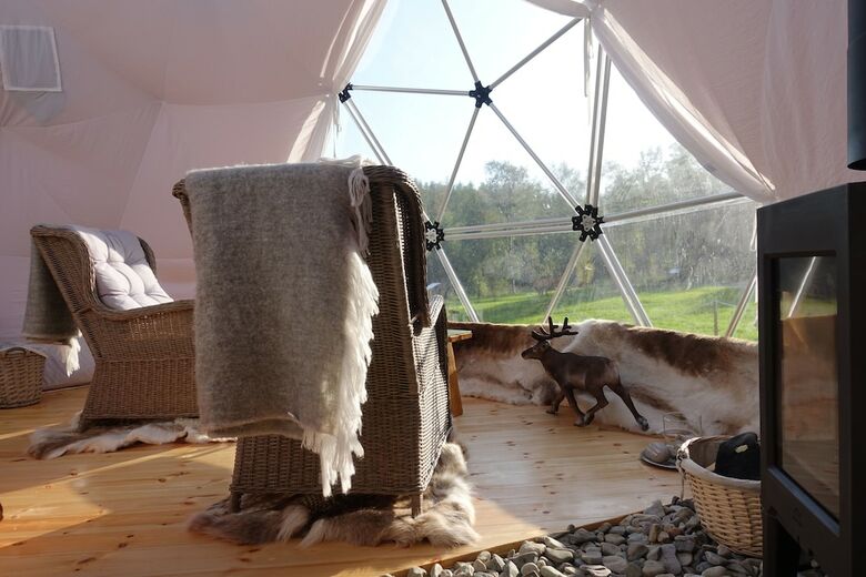 Wild Caribou Dome & Wilderness Cabin