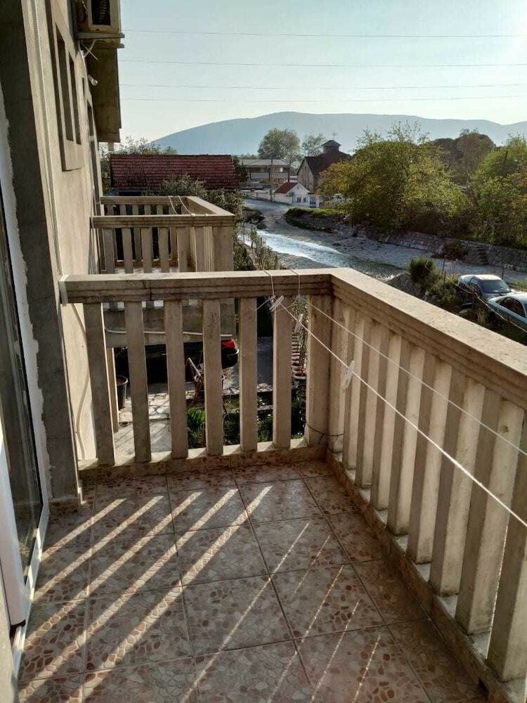 Apartments Lazovi?