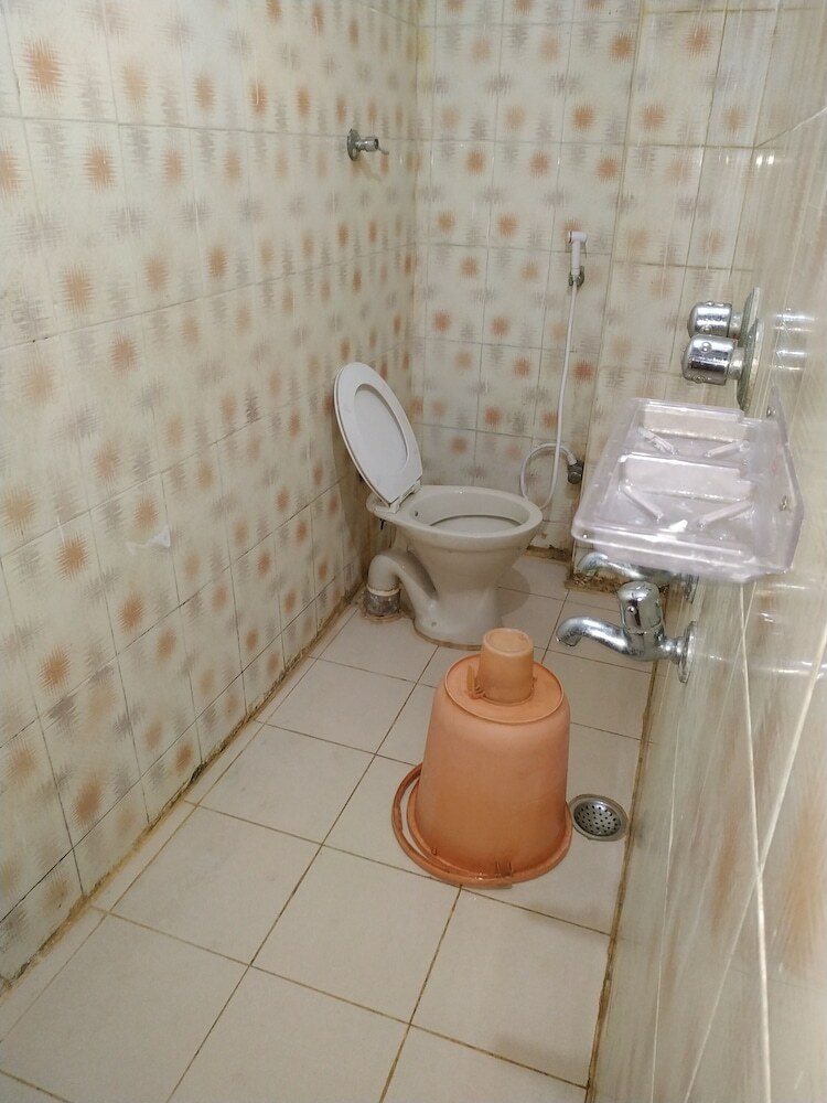 Hotel Iroomz Gangothri Residency