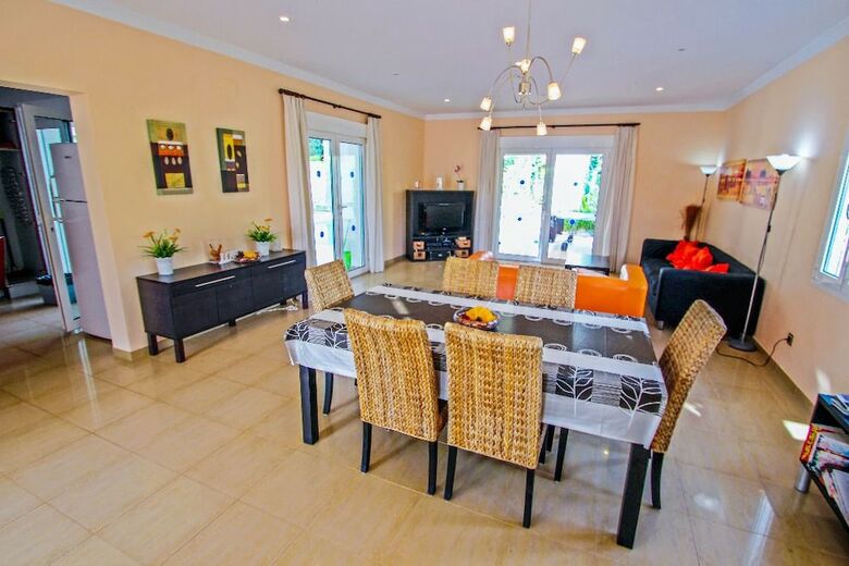 Apartamentos Angels - Spacious And Characterful Property In Moraira