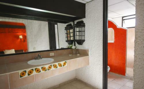 Hotel Xbalamqu� Resort & Spa