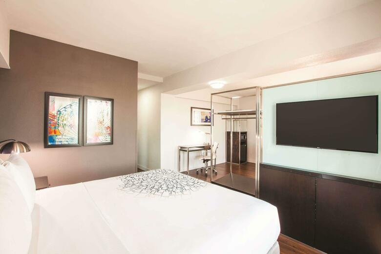 Hotel Lawrence Downtown Dallas