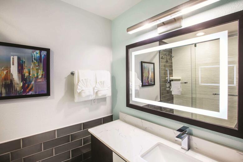Hotel Lawrence Downtown Dallas