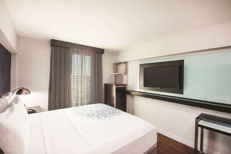 Hotel Lawrence Downtown Dallas
