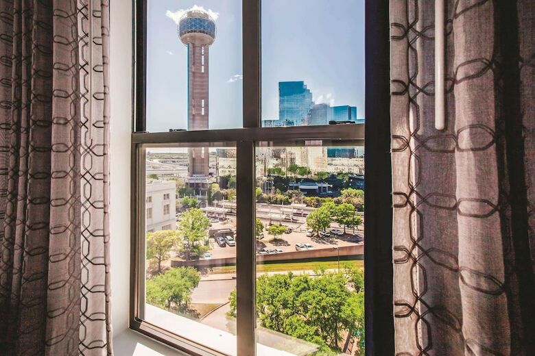 Hotel Lawrence Downtown Dallas