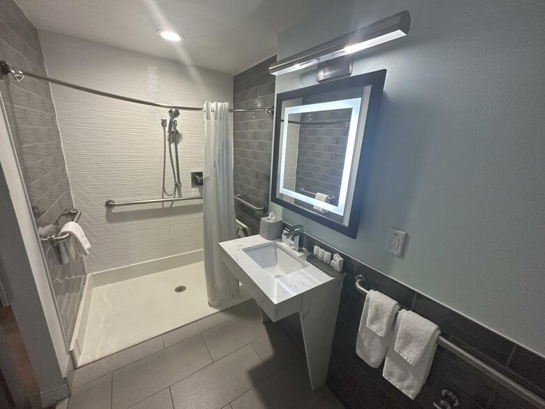 Hotel Lawrence Downtown Dallas