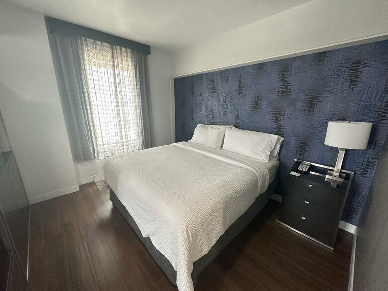 Hotel Lawrence Downtown Dallas