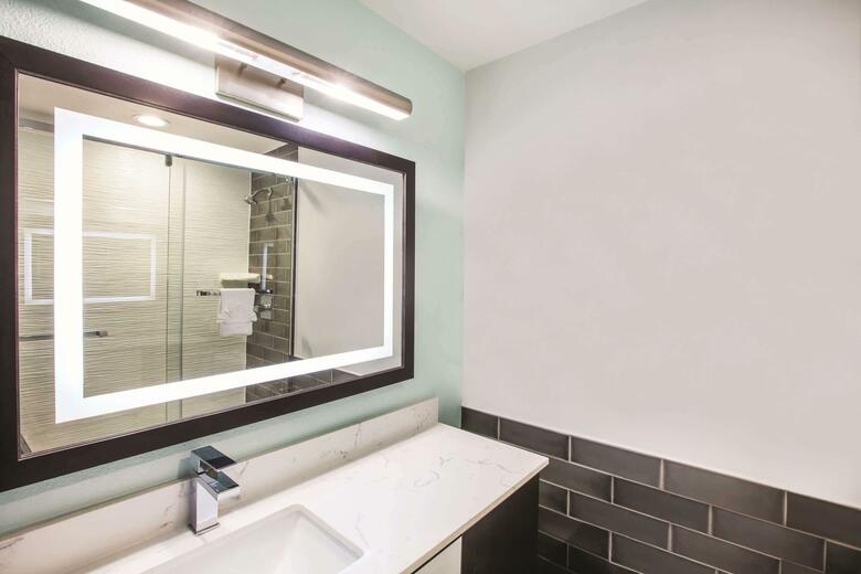 Hotel Lawrence Downtown Dallas