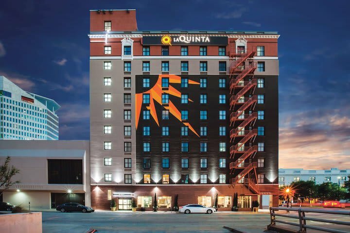 Hotel Lawrence Downtown Dallas