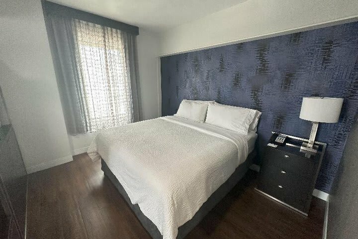 Hotel Lawrence Downtown Dallas