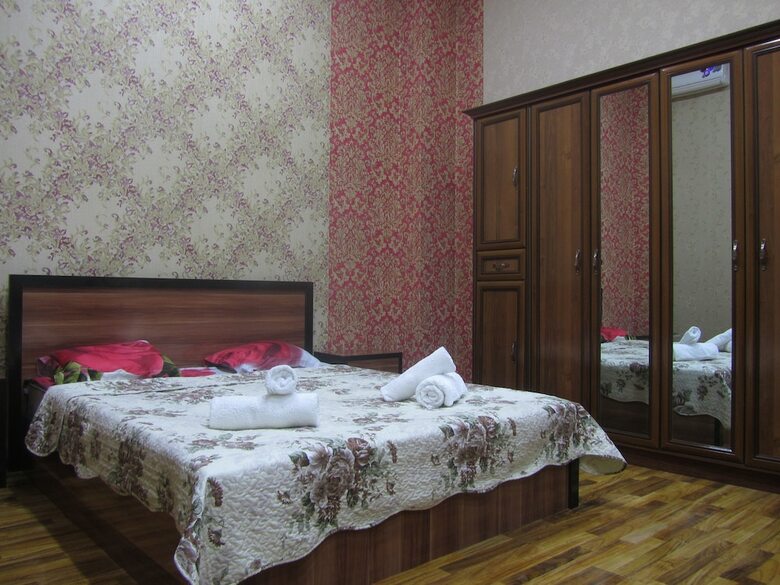 Hostal Hostel House