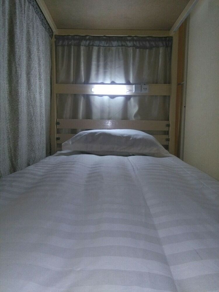 Hostal Hostel House
