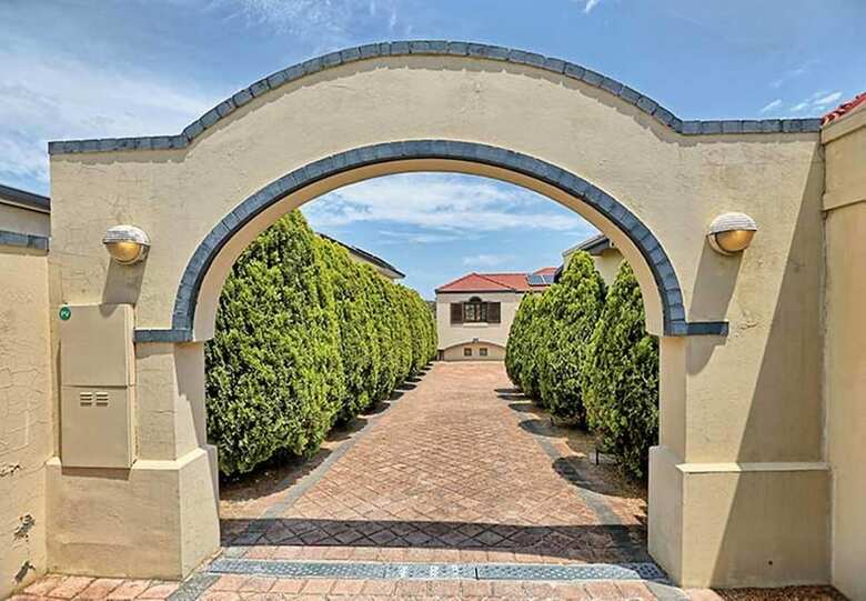 Rancho Relaxo Three Bedroom House! Fabulous Value!