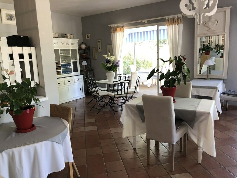 Hotel Restaurant La Mas D'h�l�ne