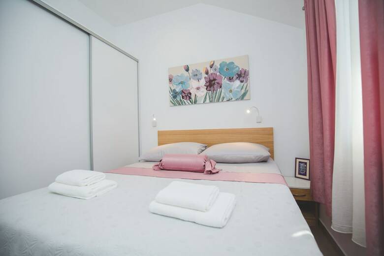 Apartamentos Salsa Brac