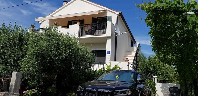 Apartamentos Salsa Brac