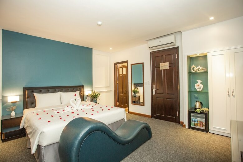 Adeline Hotel