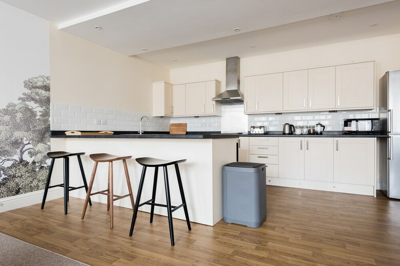 The Broadmead Jungle - Lovely & Central 3bdr Apartment
