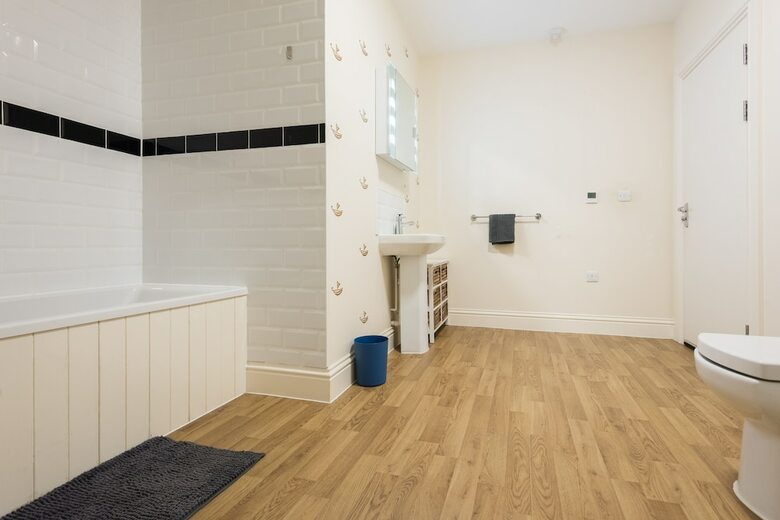 The Broadmead Jungle - Lovely & Central 3bdr Apartment