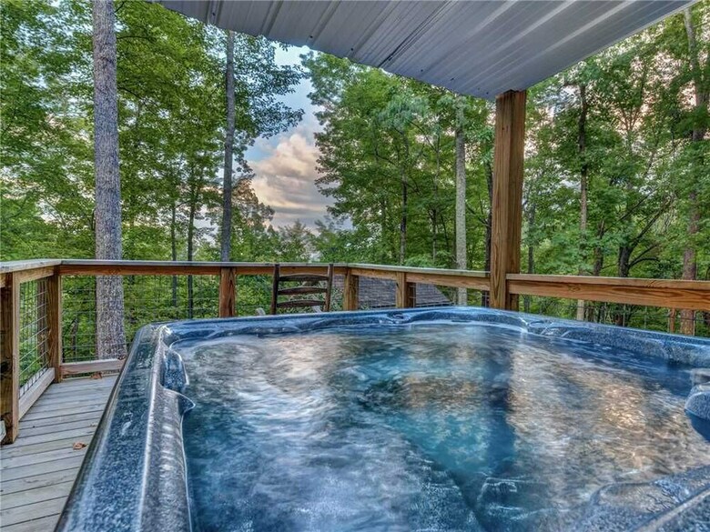 Bear View Chalet - Three Bedroom Cabin
