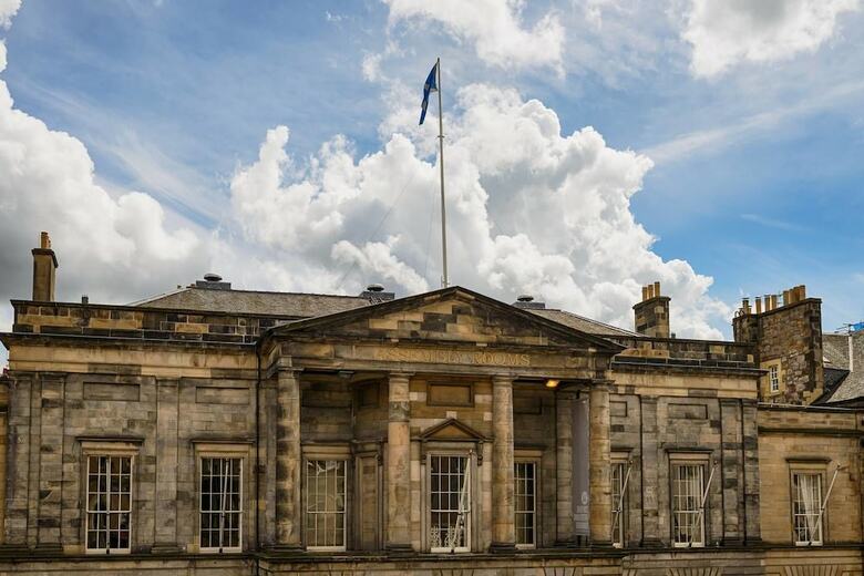 Luxury George Street Apartments: Edinburgh Suite