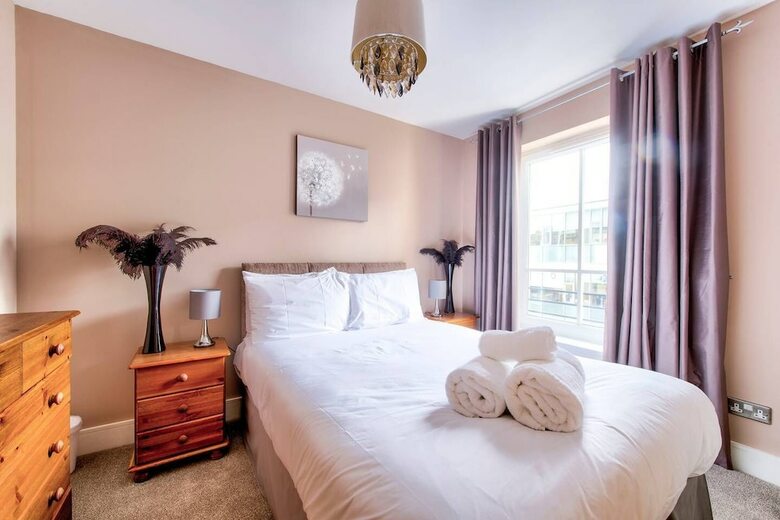 Modern 3 Bed/2bath City Centre Apartment